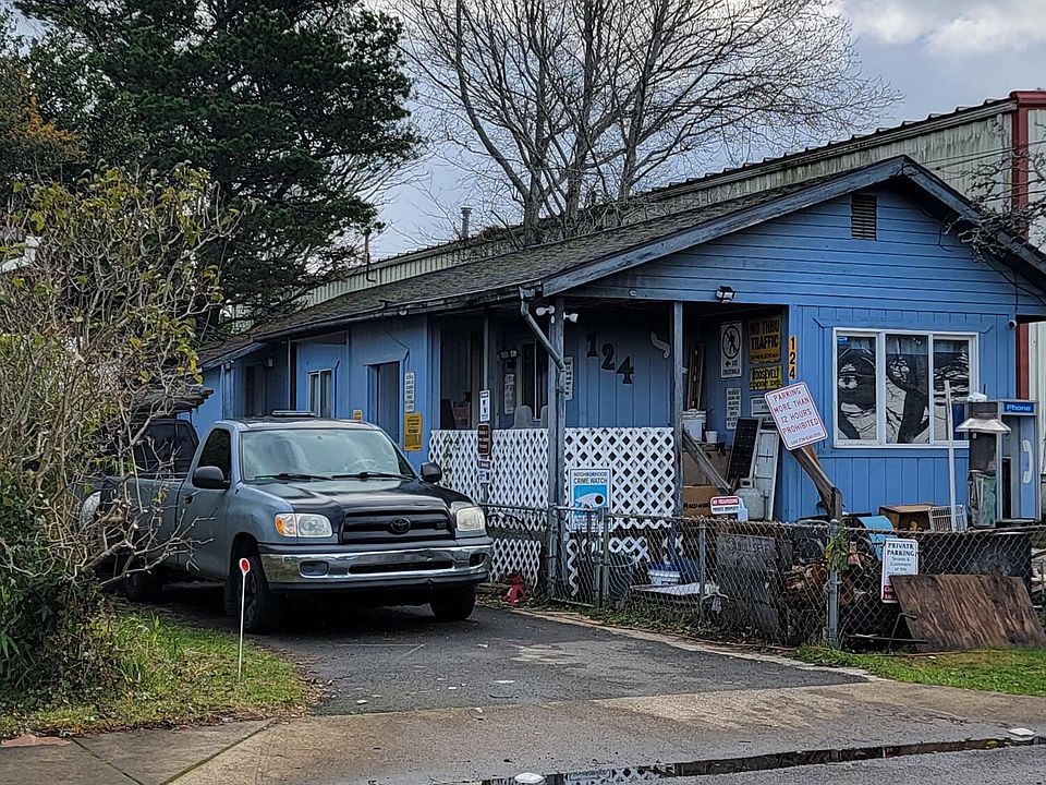 1st image of 124 NE Douglas St