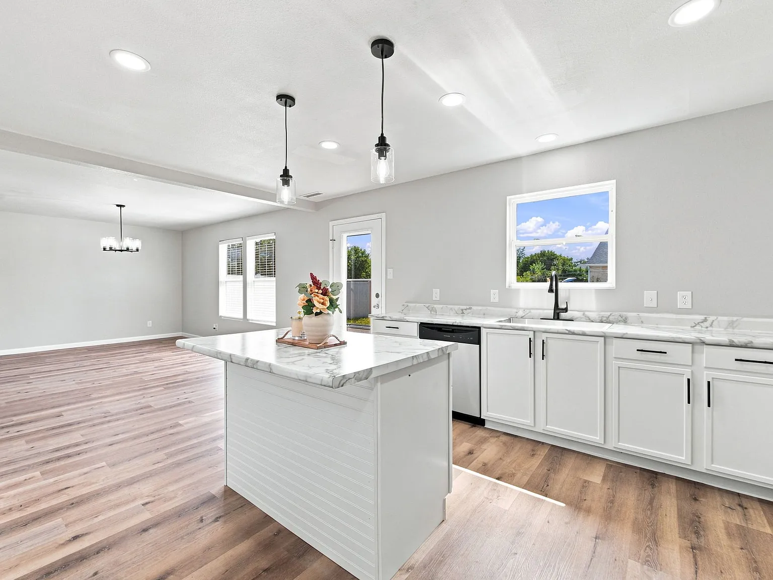 4 bed, 2.5 bath, 2243 sqft, $2,695 — Photo 3