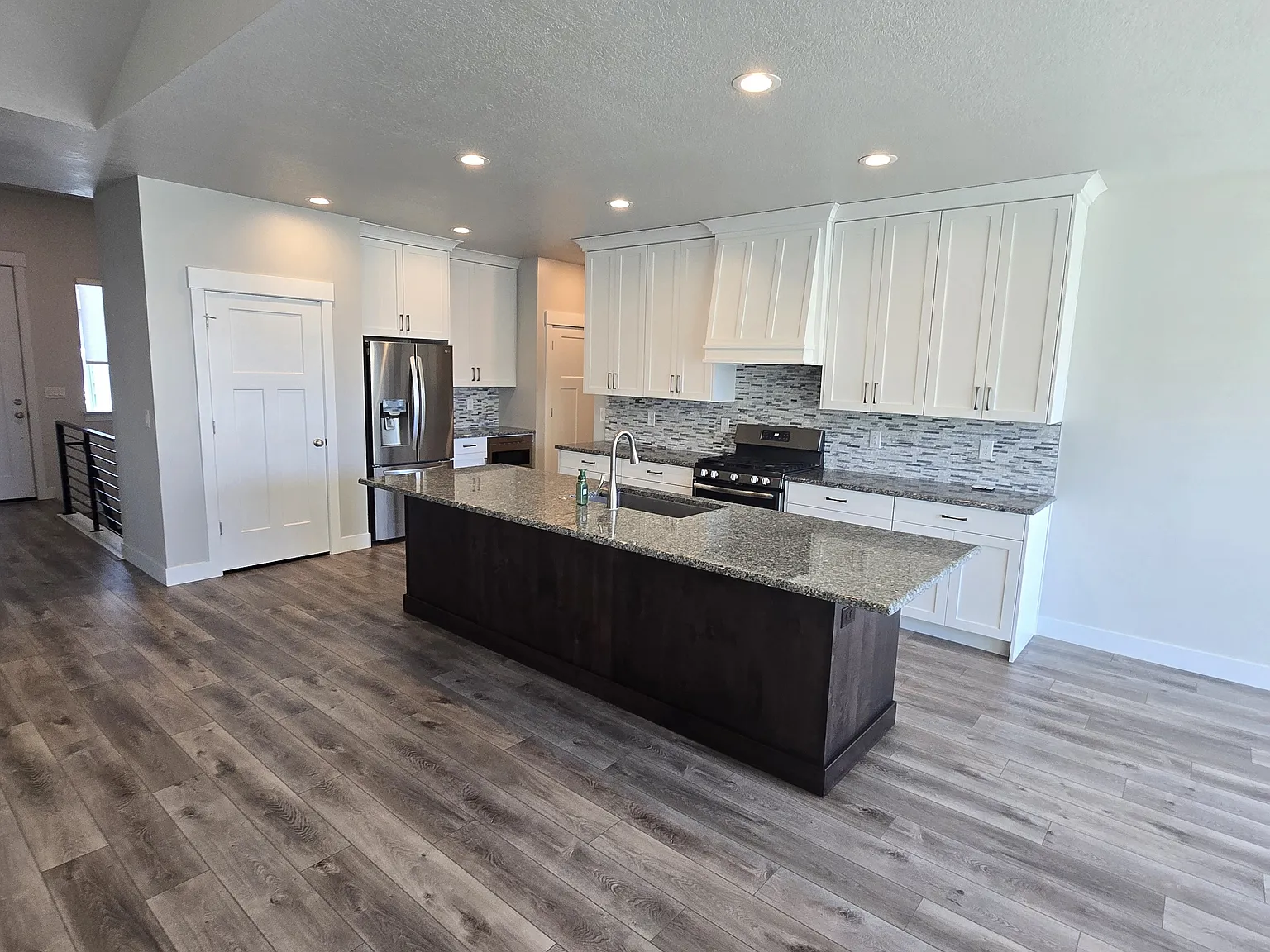 4 Bedroom Mtn Green Rambler! — Photo 3