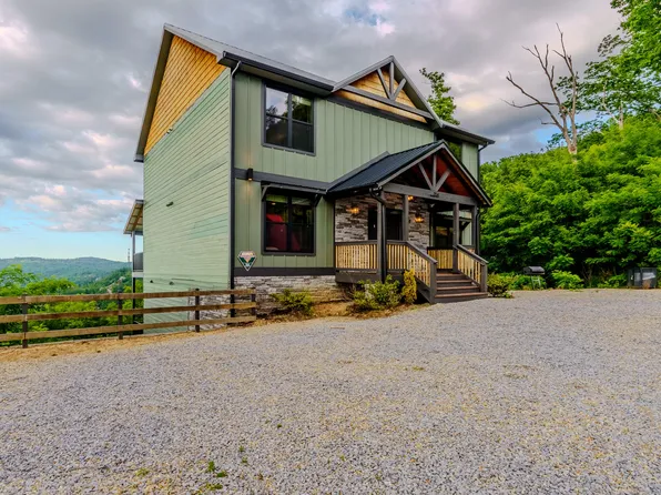 704 Topside Rd, Gatlinburg, TN 37738