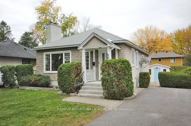 209 Knox Cres — Photo 2