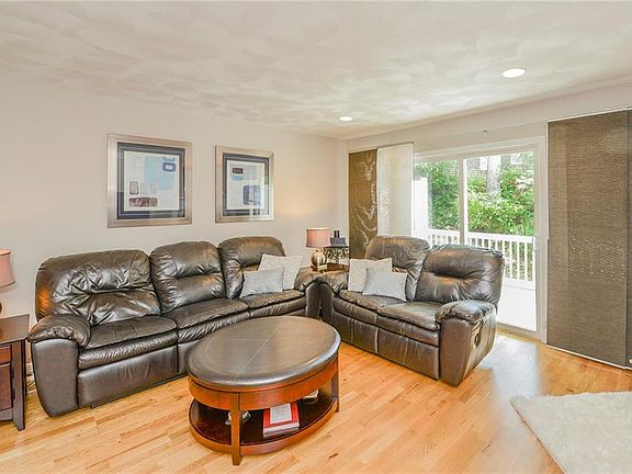 2nd image of 881 Greenwich Ave Unit E24