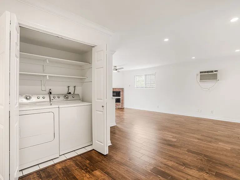 4070 Redwood Ave — Photo 6
