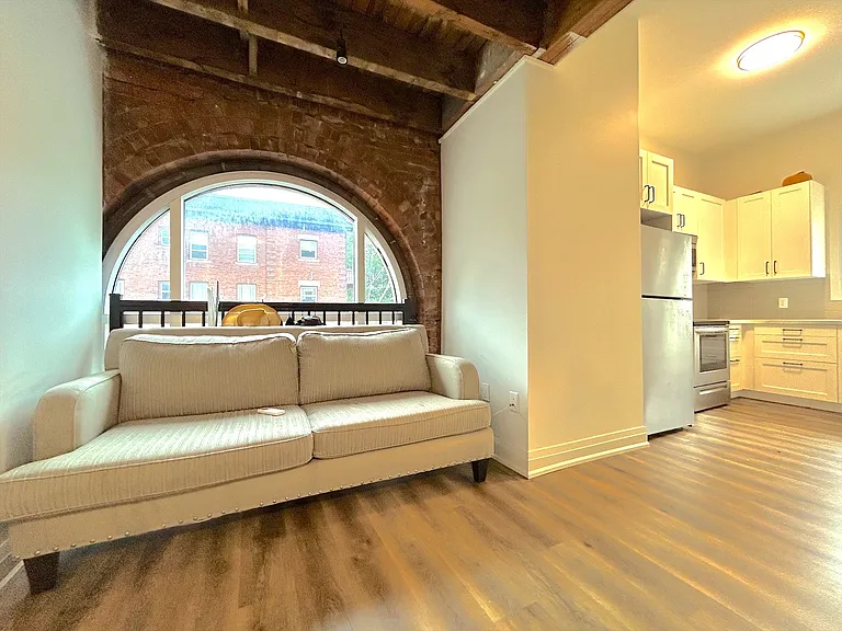 837 King St E #203 — Photo 2