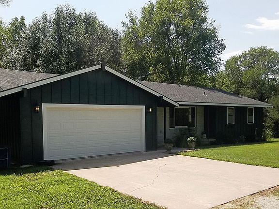 3rd image of 21035 Lakewood Ln