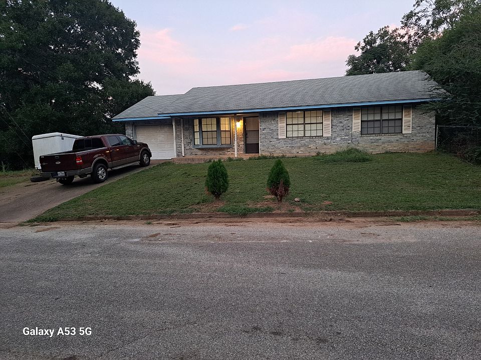 1st image of 1100 Overstreet Cir