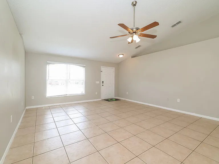 1140 Chesterfield Ct — Photo 5