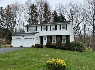 102 Parklane Dr, Slippery Rock, PA