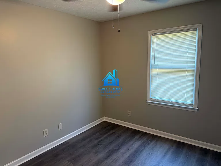 438 Timberlane Dr — Photo 3