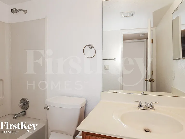 6410 W Townley Ave — Photo 12