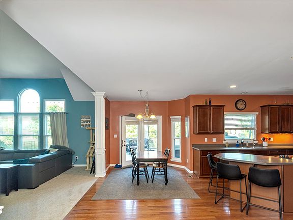 4th image of 1525 Arborwoods Dr