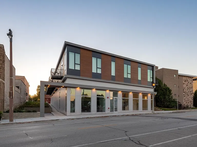 2557 S Kinnickinnic Ave #303 — Photo 10