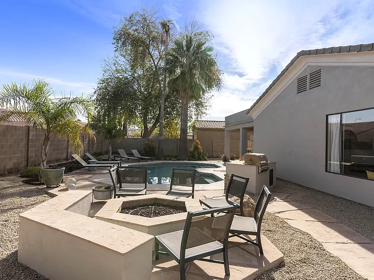 442 W Carob Dr — Photo 9