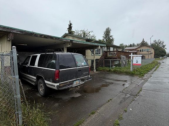 2nd image of 500 Lane St
