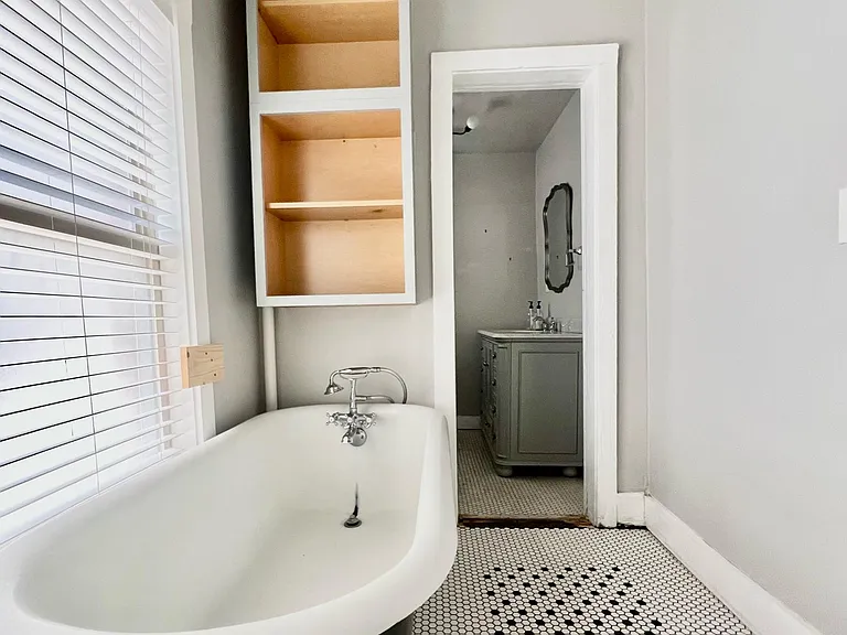 220 W Latimer St #A — Photo 8