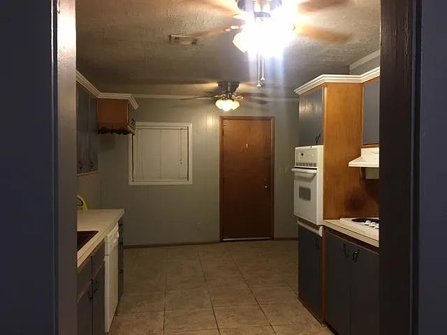 N Market Ave — Photo 1