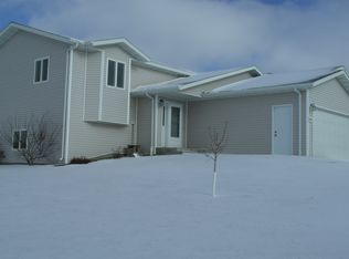 4520 Impala Ct NW, Mandan, ND 58554