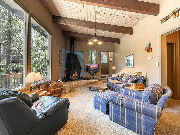 1284 Lanny Ln — Photo 4