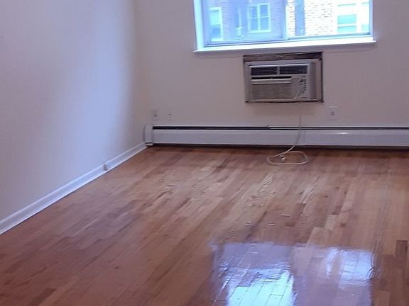 4th image of 83-38 Talbot St #3