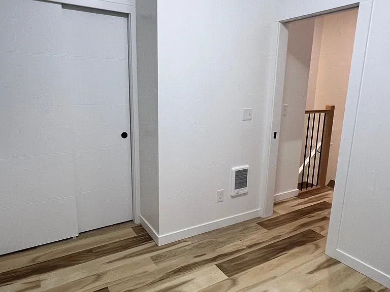 290 Monmouth Ave S — Photo 5