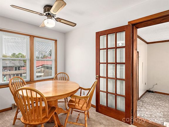 4th image of 305 Beverly Ave