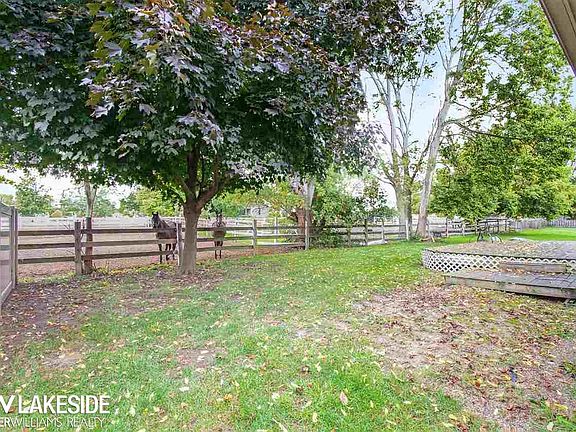 5th image of 43805 Dunham Ct