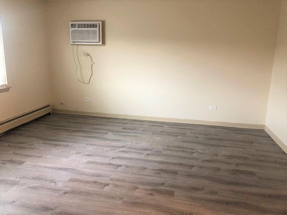 3rd image of 10006 Holly Ln
