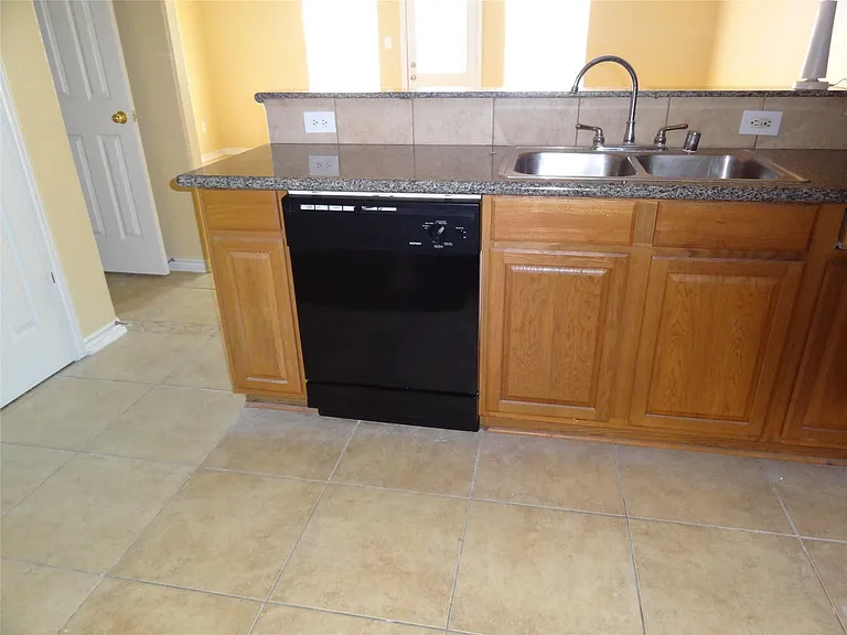 1554 Stone Village Dr — Photo 4