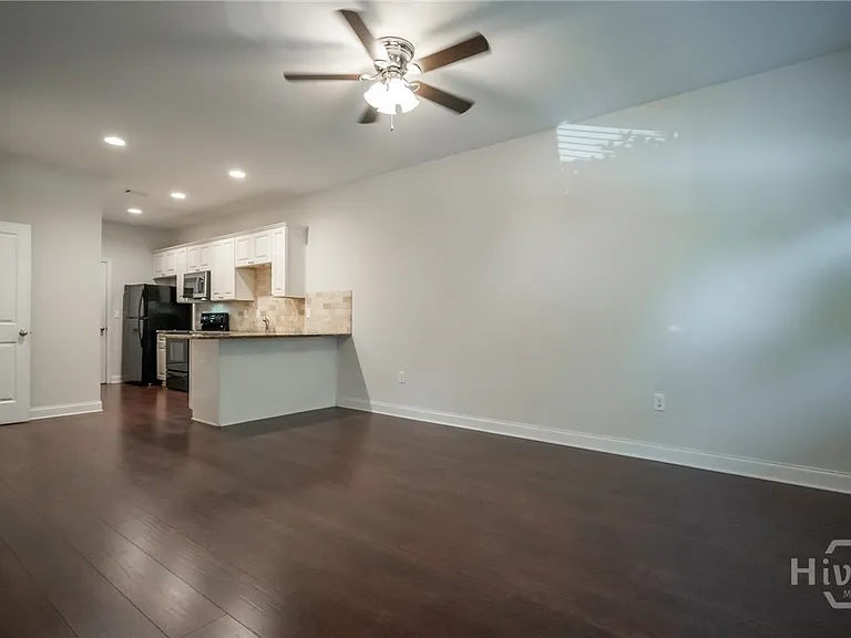 1131 Binghampton Cir — Photo 2