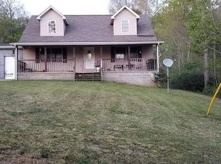 636 Back Petros Rd, Oliver Springs, TN 37840