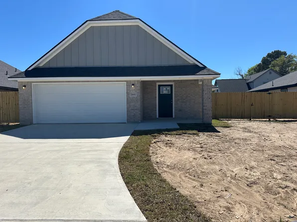 2045 Regent St, Beaumont, TX 77703