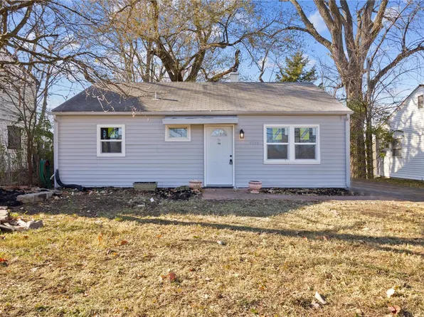 3733 N Wright Ave, Saint Ann, MO 63074