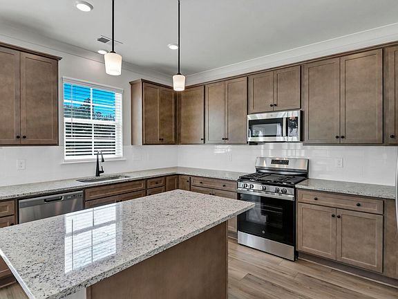 3rd image of 513 Frosty Ln