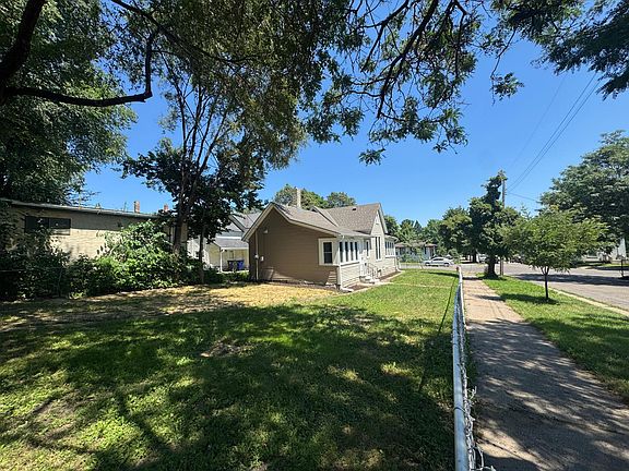 4th image of 989 Marion St