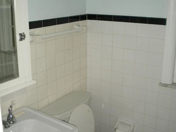 2nd image of 3484 Fairmount Blvd