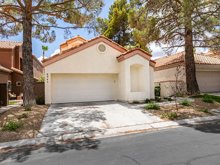 8941 Diamond Falls Dr — Photo 6