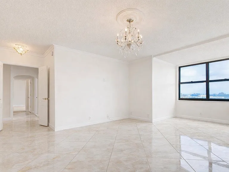 7004 Boulevard East #7D — Photo 1