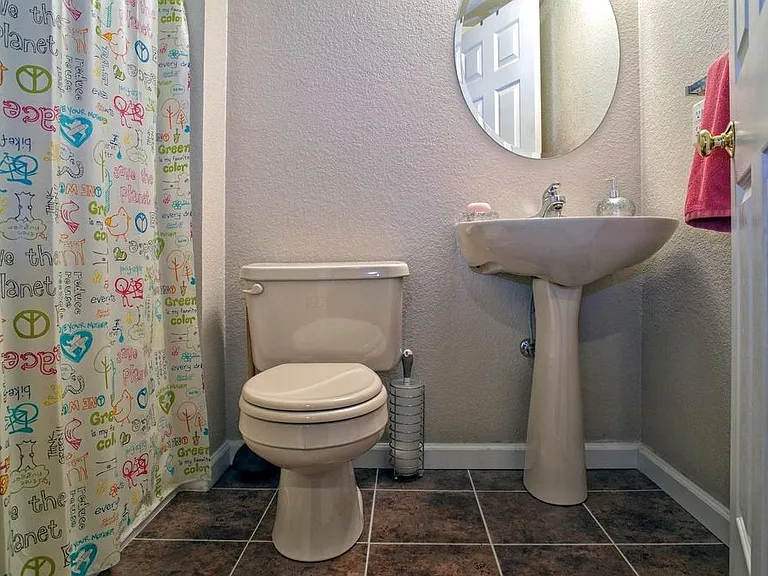 7462 E Lowry Blvd — Photo 12