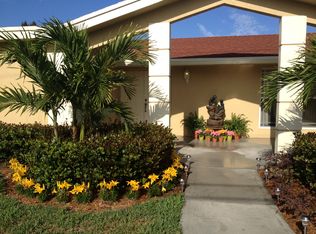 6906 Eastview Dr, Lake Worth, FL 33462