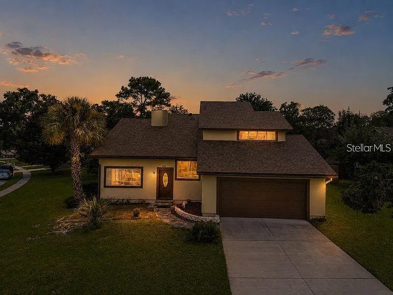 4 bed, 2.5 bath, 2498 sqft, $3,199 — Photo 2