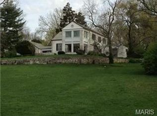 9 Fox Run Ln, Saint Louis, MO 63131