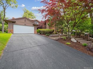 4677 Rolling Ridge Rd, West Bloomfield, MI 48323