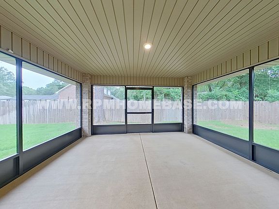 3rd image of 5820 Crestlake Dr