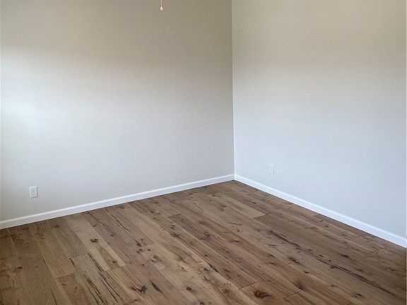 3rd image of 465 Highland Ridge Dr