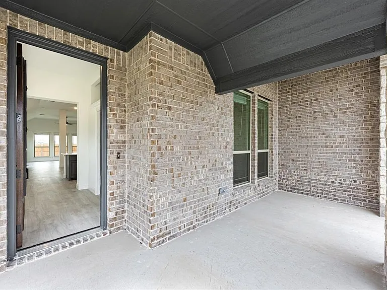 1032 River Oaks Dr — Photo 3