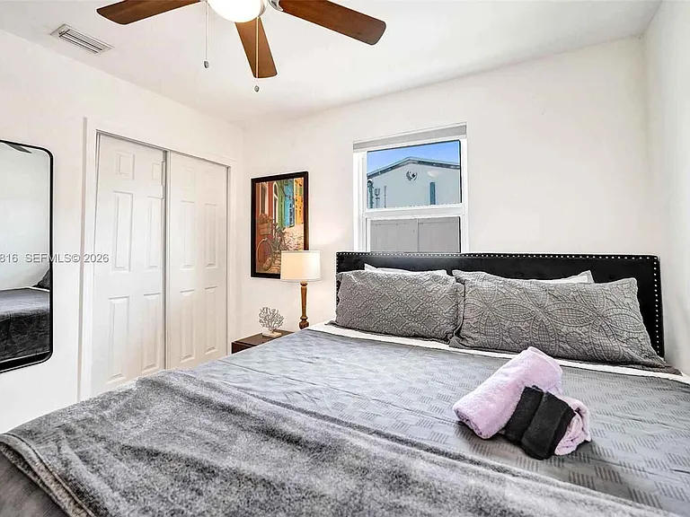 712 SW 7th Ter — Photo 40