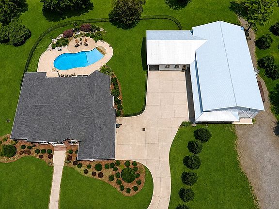 3rd image of 764 Blue Roan Ct