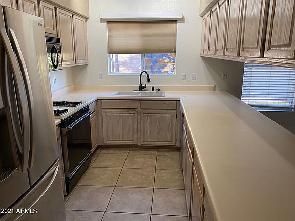 5th image of 3433 E Glenhaven Dr