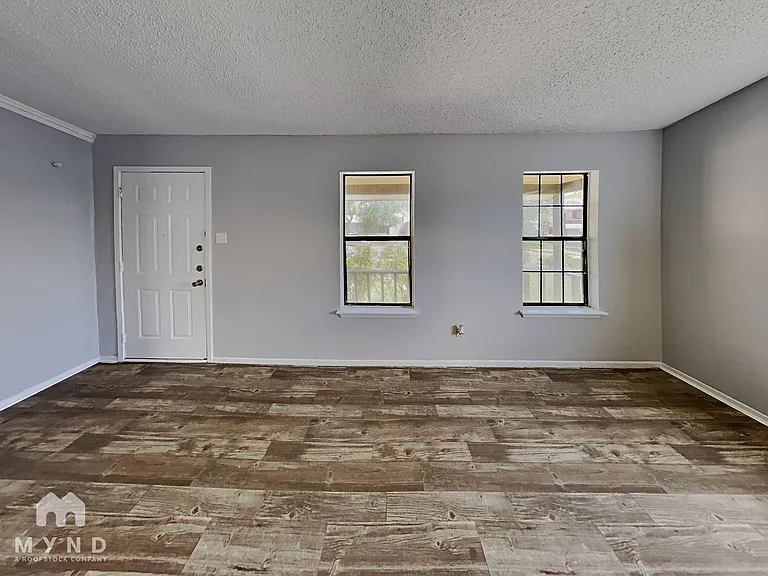 4714 Crested Rock Dr — Photo 3