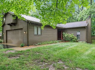 2408 Highpointe Dr, Kalamazoo, MI 49008